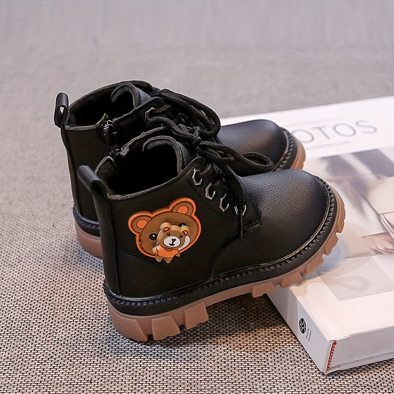 بوت شتوي بتصميم عصري مع رسمة دبدوب جانبية