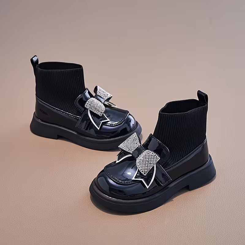 حذاء بناتي فاخر بتصميم عصري أنيق و فيونكة مزينة بالكريستال