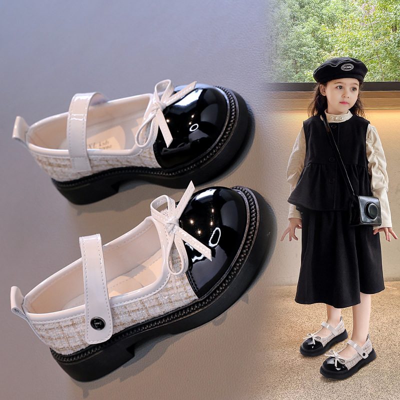 حذاء بناتي بتصميم لامع مع ربطة أنيقة