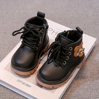 بوت شتوي بتصميم عصري مع رسمة دبدوب جانبية