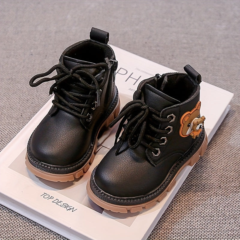 بوت شتوي بتصميم عصري مع رسمة دبدوب جانبية