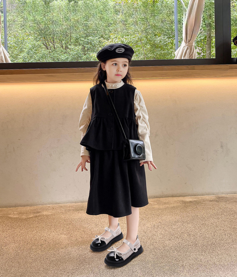 حذاء بناتي بتصميم لامع مع ربطة أنيقة