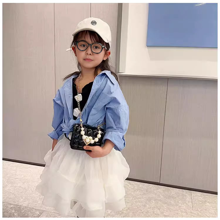 حقيبة اللؤلؤ صغيرة بقفل ذهبي على شكل قلب بتصميم عصري للبنات