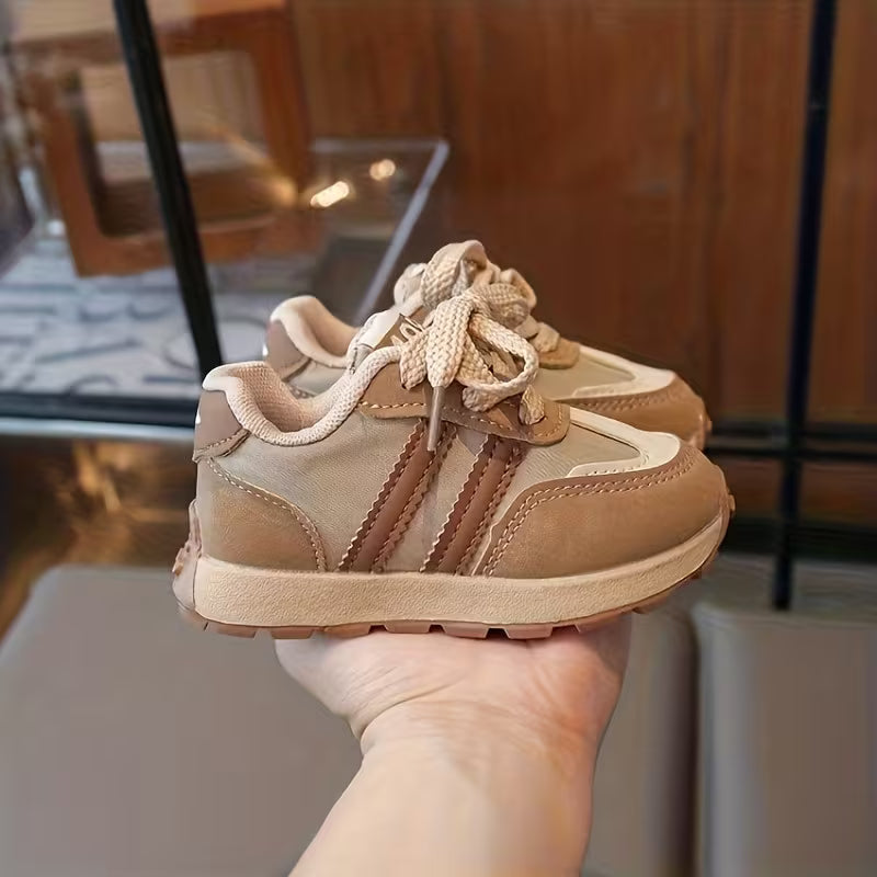 حذاء بتصميم رياضي عصري للاطفال