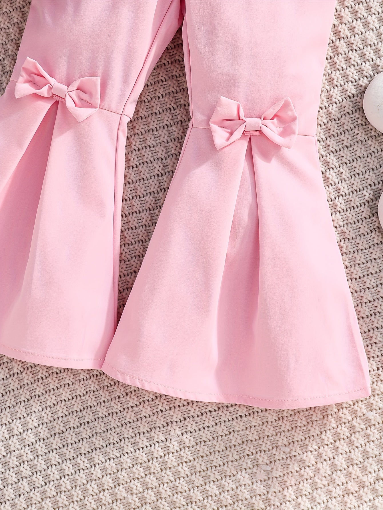 Conjunto infantil de 3 piezas en color lila claro: blusa de mangas transparentes y pantalón ancho 💜✨