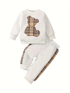 Conjunto infantil de invierno elegante con diseño de osito clásico y estampado de cuadros