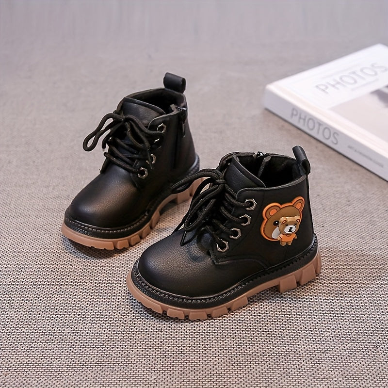 بوت شتوي بتصميم عصري مع رسمة دبدوب جانبية