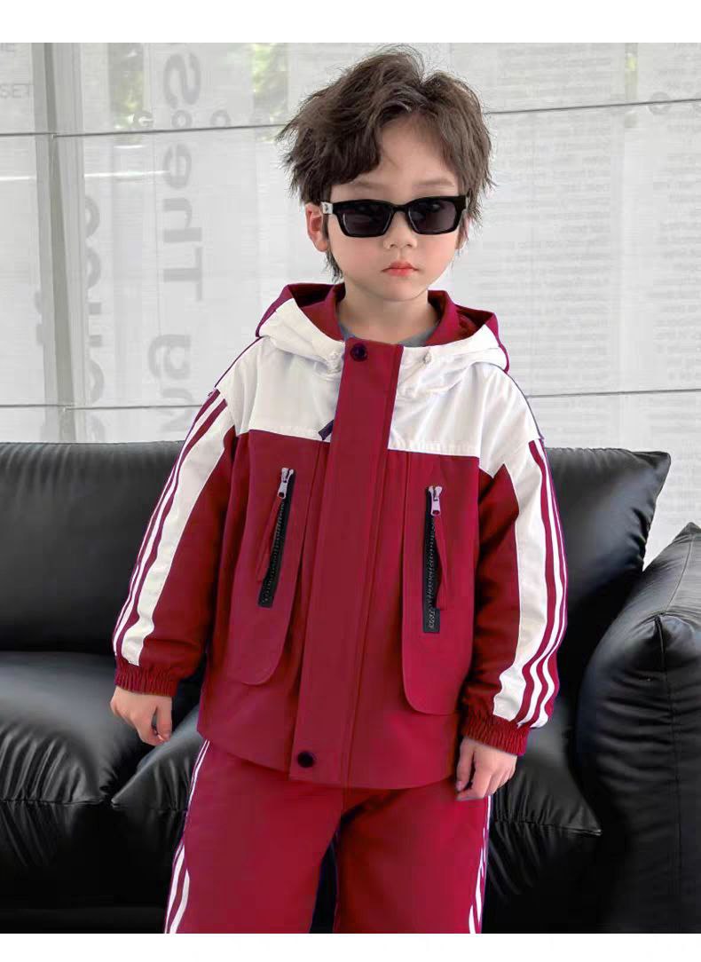 طقم رياضي أنيق من قطعتين بلمسة عصرية