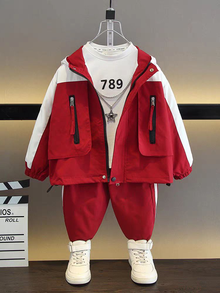 طقم رياضي أنيق من قطعتين بلمسة عصرية