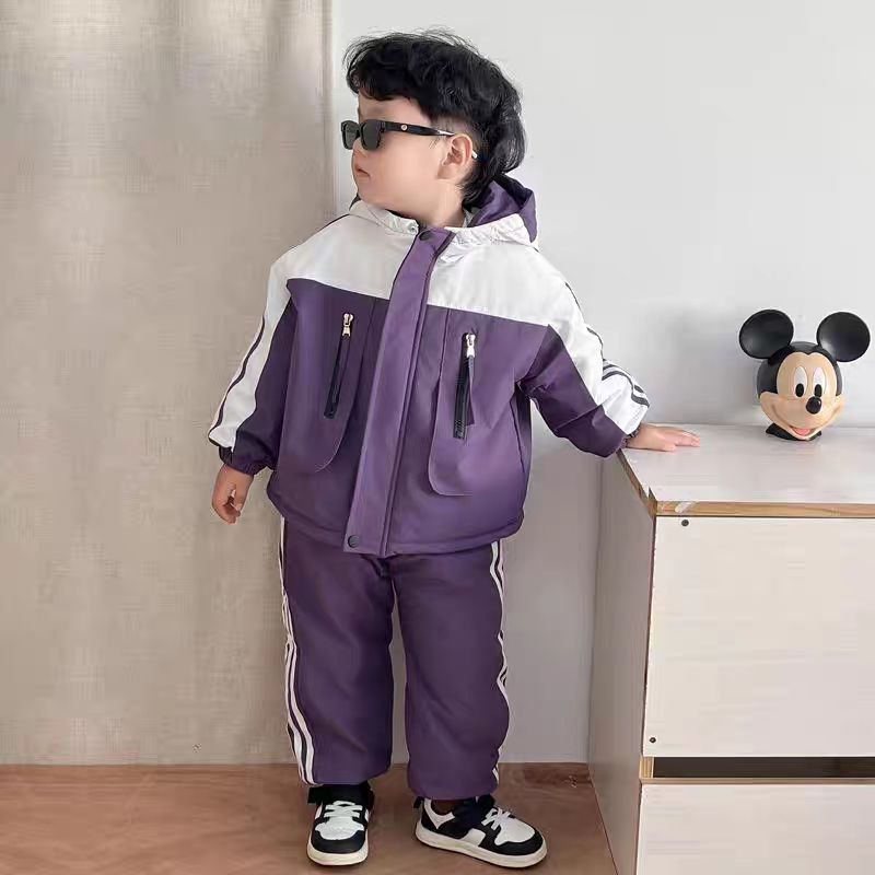 طقم رياضي أنيق من قطعتين بلمسة عصرية