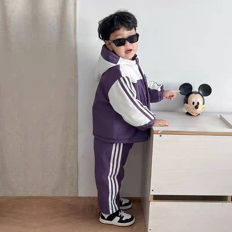 طقم رياضي أنيق من قطعتين بلمسة عصرية