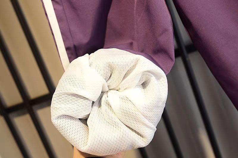 طقم رياضي أنيق من قطعتين بلمسة عصرية