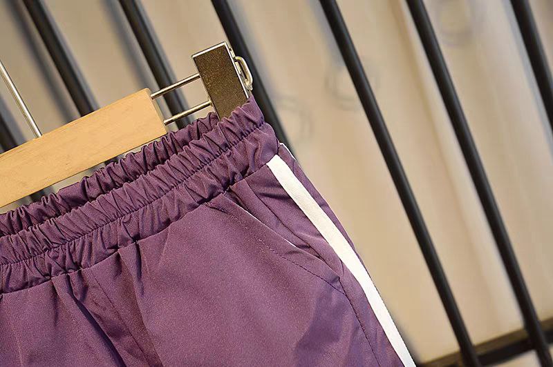 طقم رياضي أنيق من قطعتين بلمسة عصرية