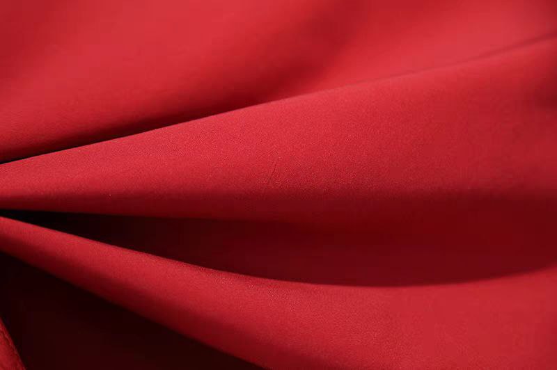 طقم رياضي أنيق من قطعتين بلمسة عصرية