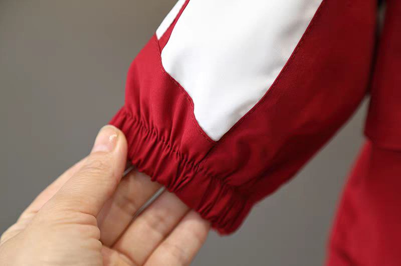 طقم رياضي أنيق من قطعتين بلمسة عصرية