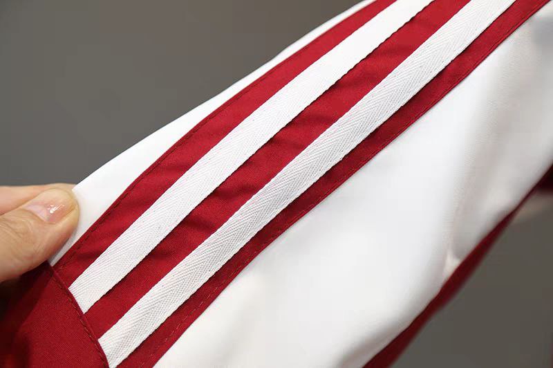 طقم رياضي أنيق من قطعتين بلمسة عصرية