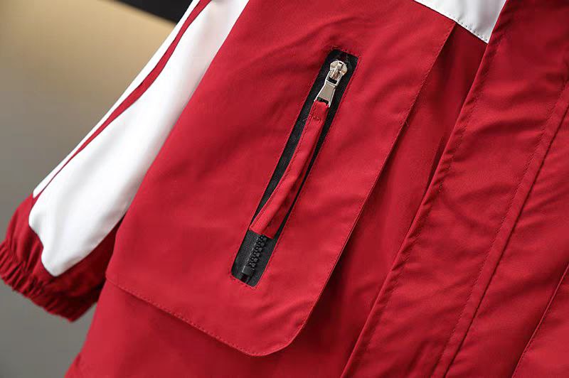 طقم رياضي أنيق من قطعتين بلمسة عصرية