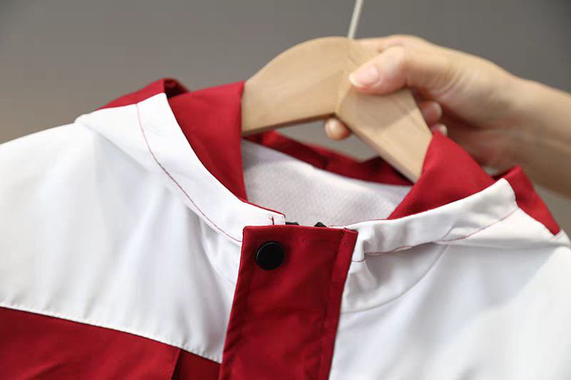 طقم رياضي أنيق من قطعتين بلمسة عصرية