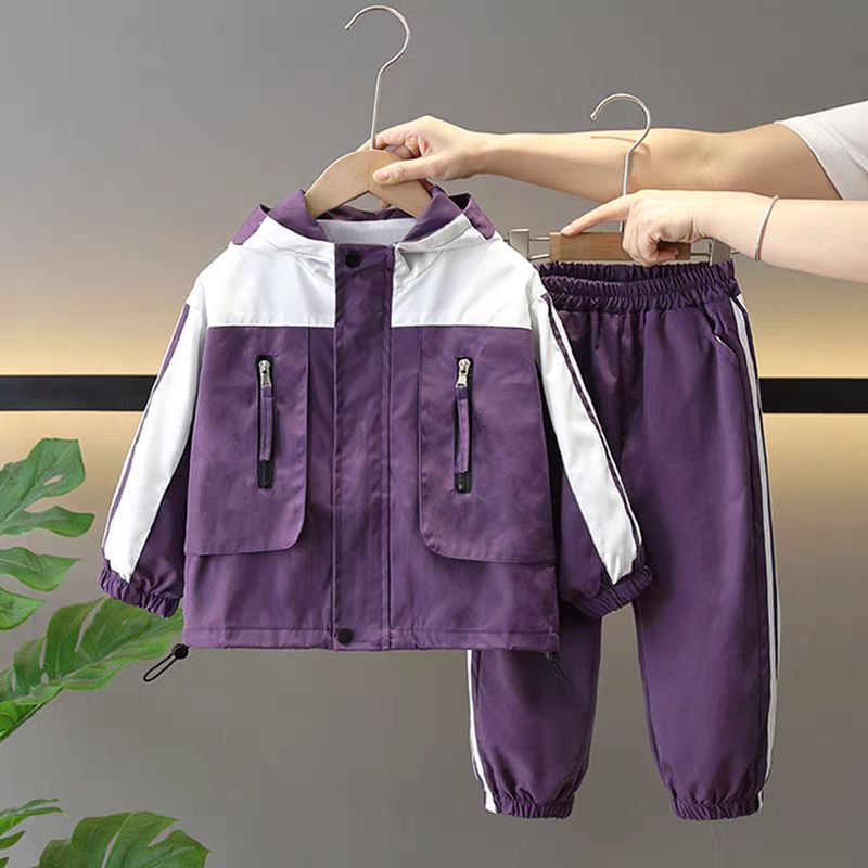 طقم رياضي أنيق من قطعتين بلمسة عصرية