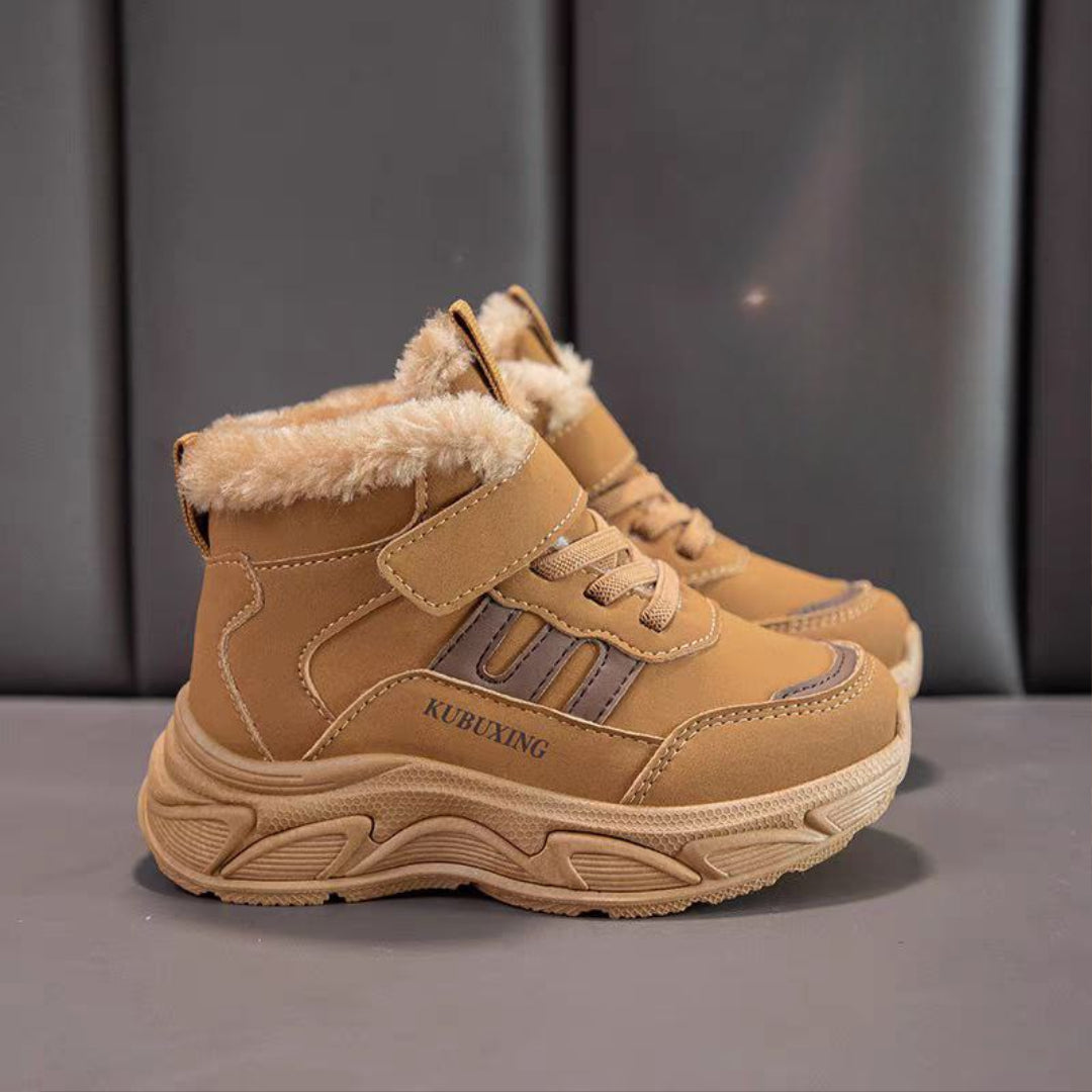 حذاء شتوي أنيق بطانة فرو دافئة وناعمة مناسب للشتاء