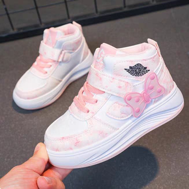 حذاء رياضي للبنات بتصميم عصري