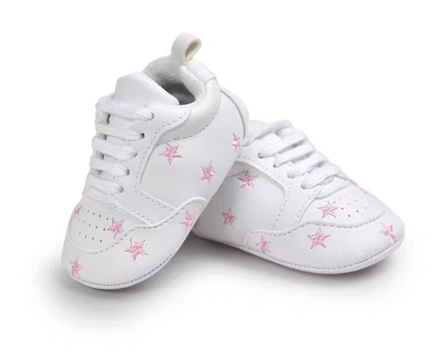 حذاء الرضع بتصميم مطرّز بنجوم