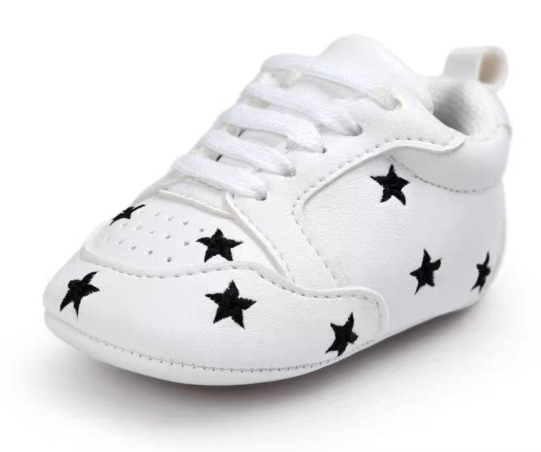 حذاء الرضع بتصميم مطرّز بنجوم