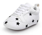 حذاء الرضع بتصميم مطرّز بنجوم