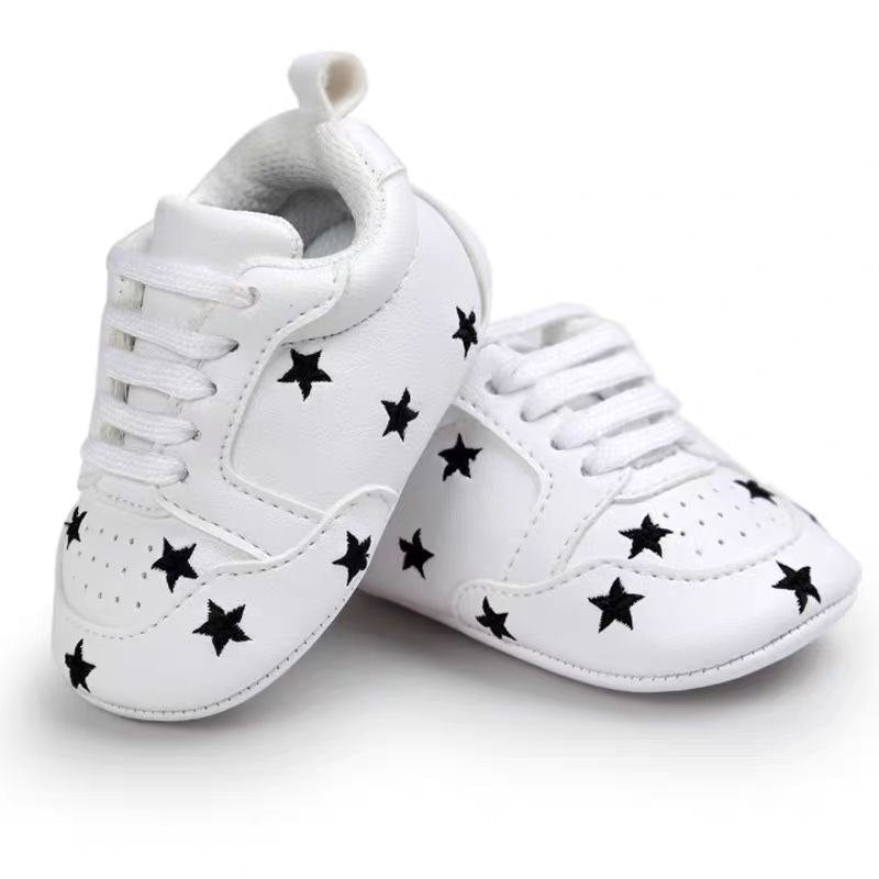 حذاء الرضع بتصميم مطرّز بنجوم