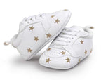 حذاء الرضع بتصميم مطرّز بنجوم