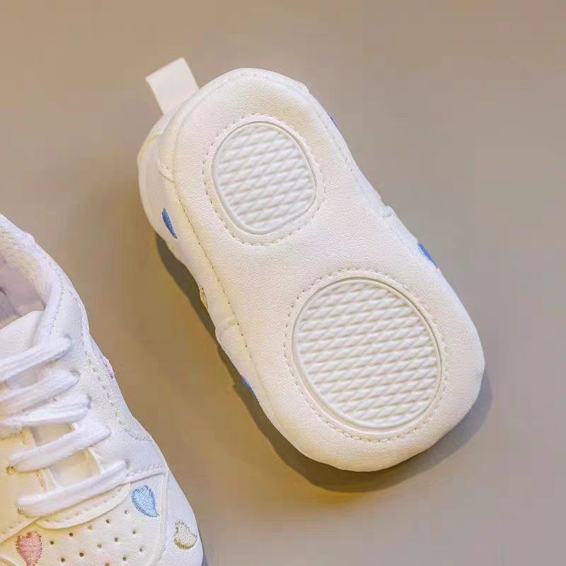 حذاء الرضع بتصميم مطرّز بنجوم