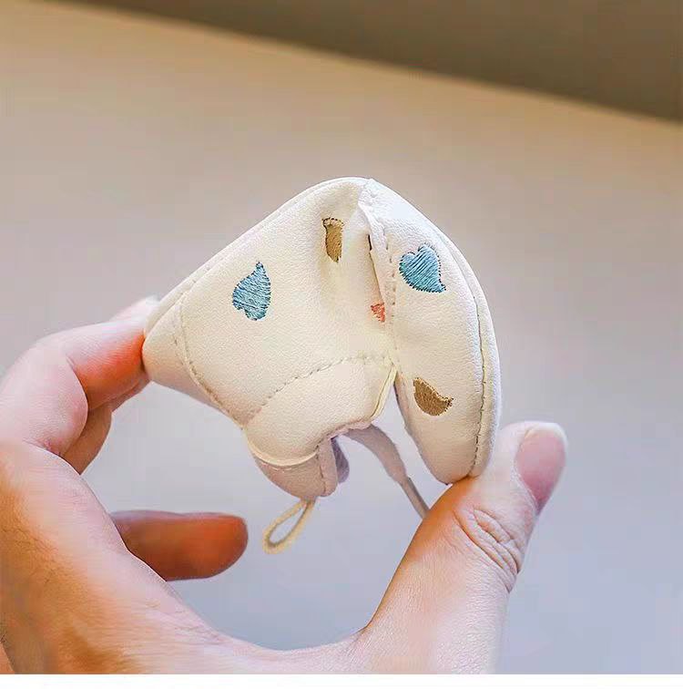 حذاء الرضع بتصميم مطرّز بنجوم