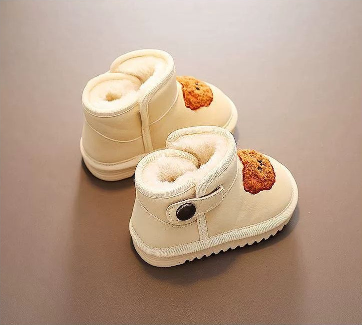 بوت شتوي بتصميم لطيف مزين بوجه دب