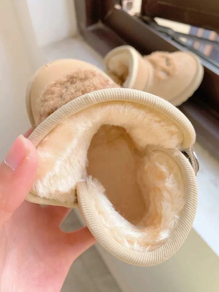 بوت شتوي بتصميم لطيف مزين بوجه دب