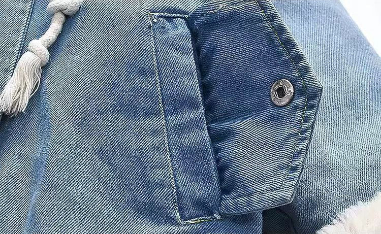 Chaqueta vaquera con forro cálido y diseño moderno