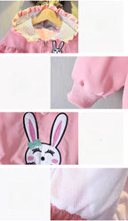 Chaqueta encantadora con diseño de conejo bordado