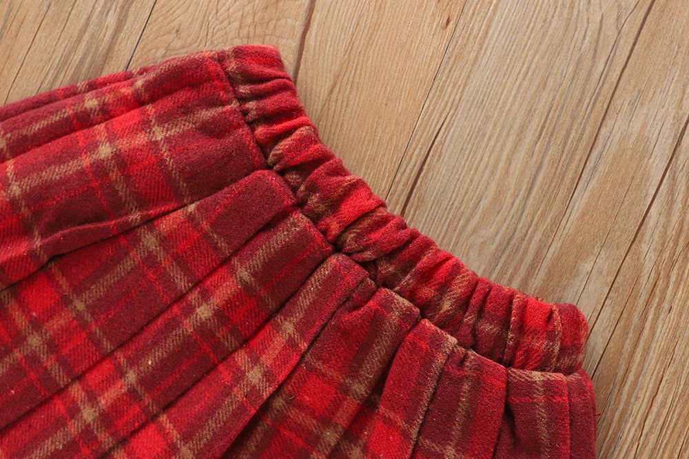 Vestido de invierno de una sola pieza con diseño clásico.