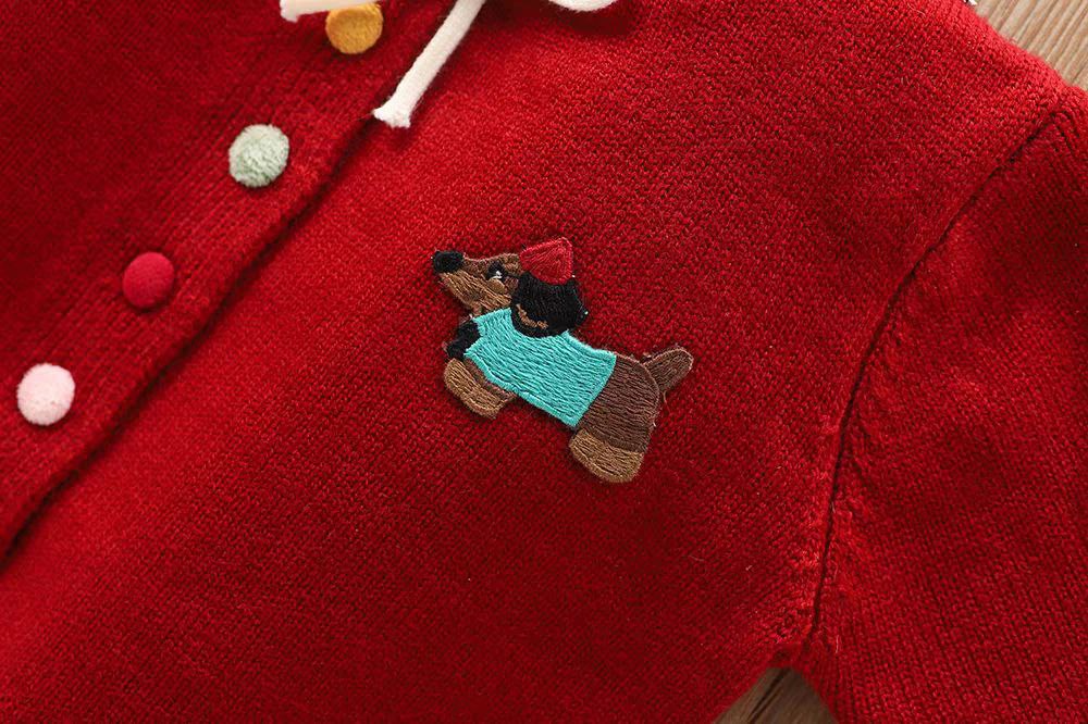 Vestido de invierno de una sola pieza con diseño clásico.