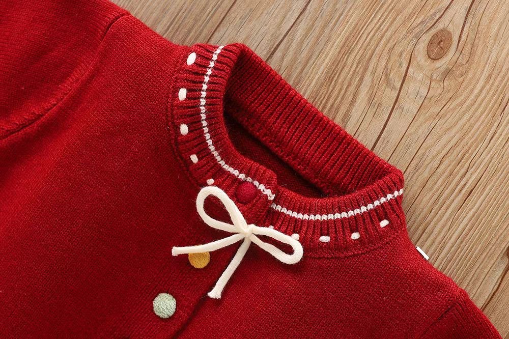 Vestido de invierno de una sola pieza con diseño clásico.