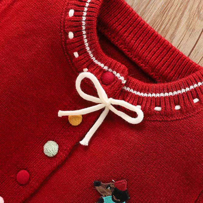 Vestido de invierno de una sola pieza con diseño clásico.