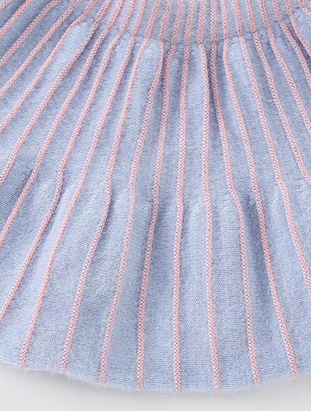 Vestido de tejido tejido suave con textura cómoda.