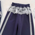 Conjunto de 2 piezas: sudadera con lazo destacado y falda integrada con pantalón.