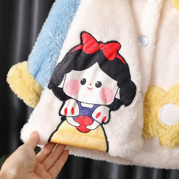 Conjunto de 2 piezas: chaqueta de terciopelo con estampado de fresas y pantalón de terciopelo.