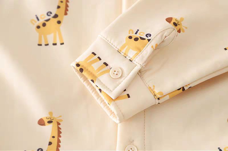 Conjunto de 3 piezas: camiseta de algodón, chaqueta de punto y pantalón vaquero