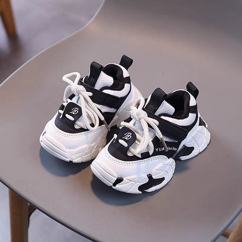 حذاء بتصميم رياضي عصري