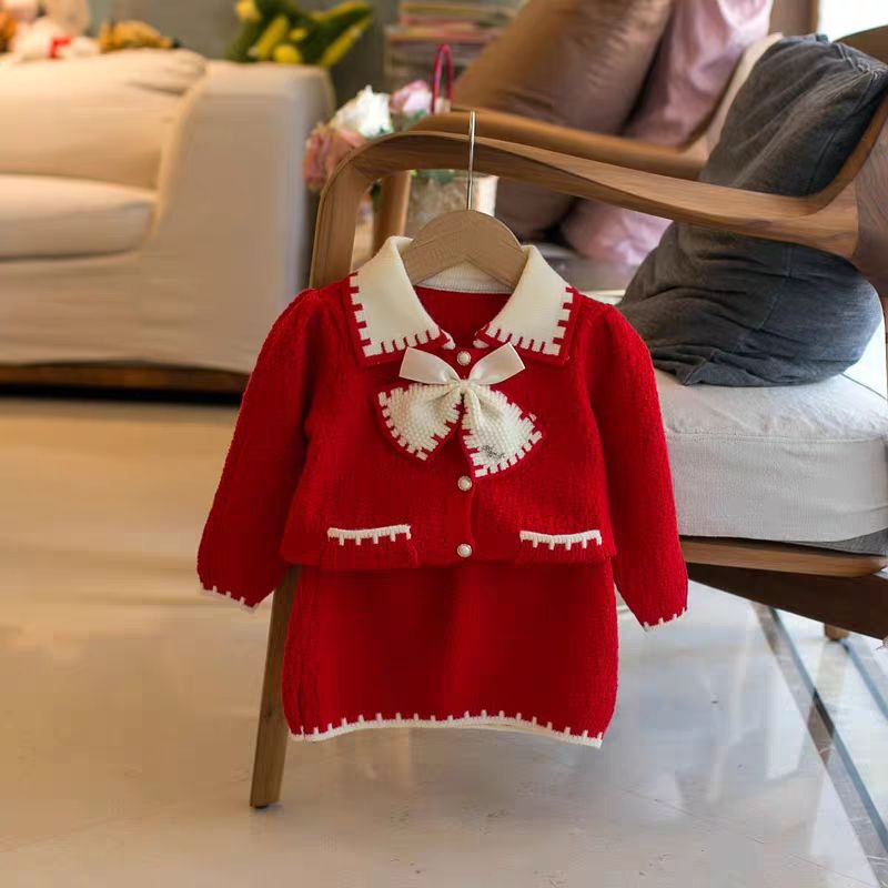 Conjunto de 2 piezas: suéter suave y falda a juego.