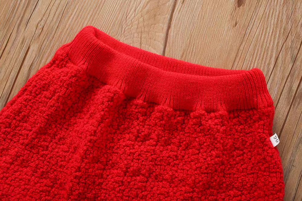 Conjunto de 2 piezas: suéter suave y falda a juego.