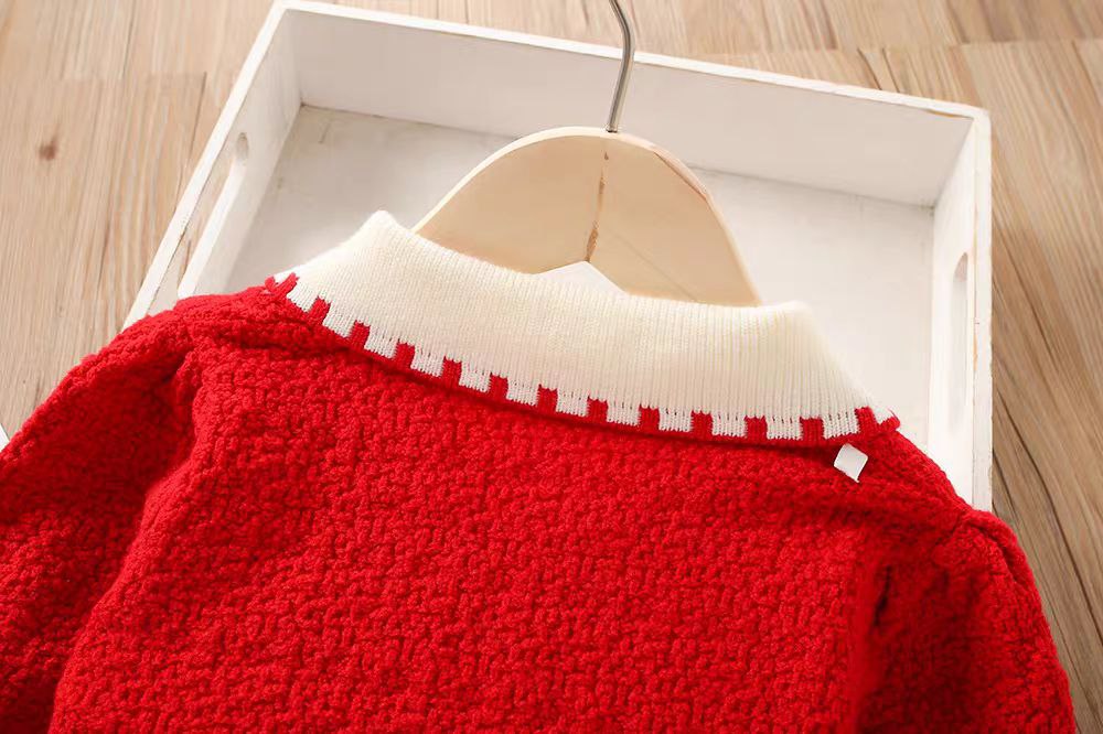 Conjunto de 2 piezas: suéter suave y falda a juego.