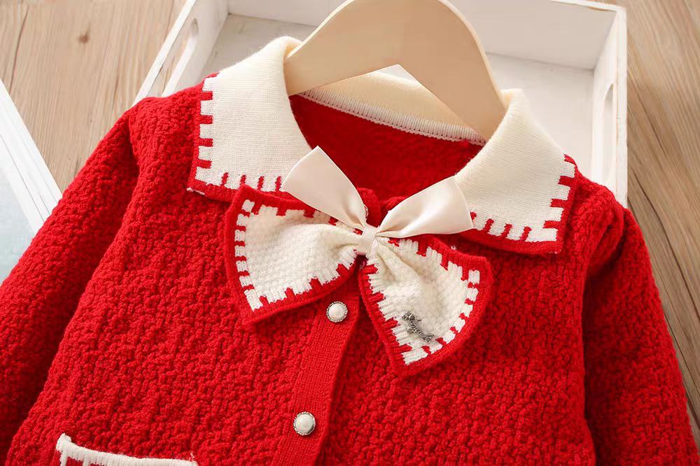 Conjunto de 2 piezas: suéter suave y falda a juego.