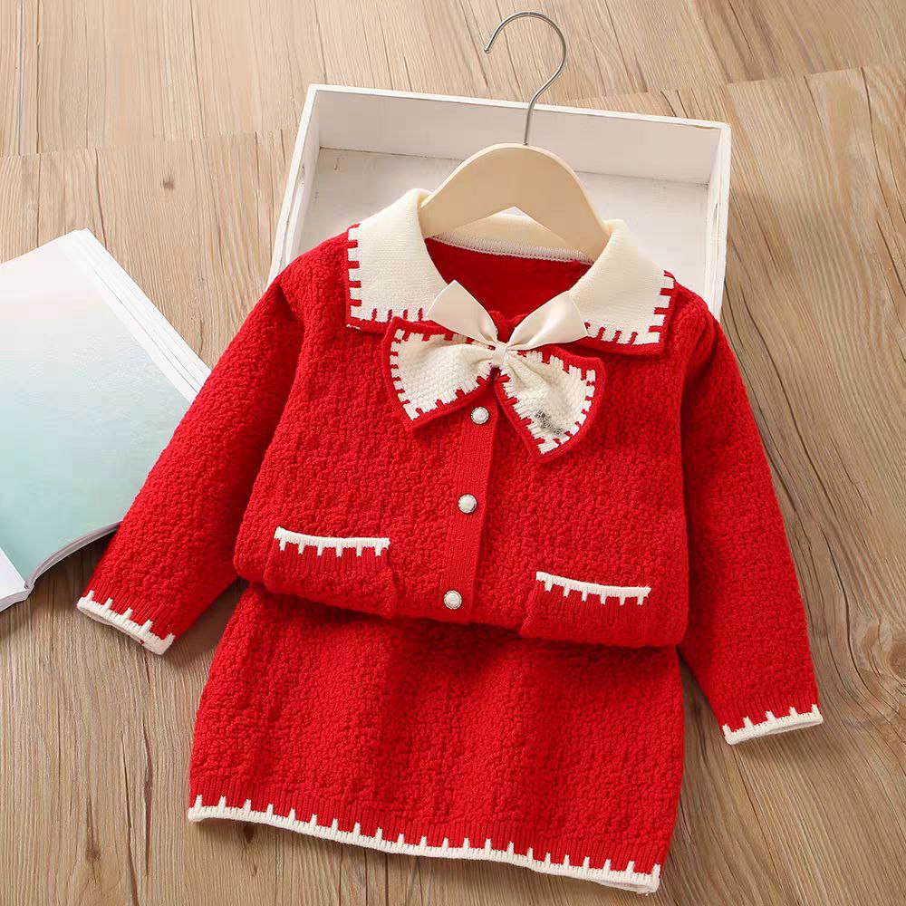 Conjunto de 2 piezas: suéter suave y falda a juego.